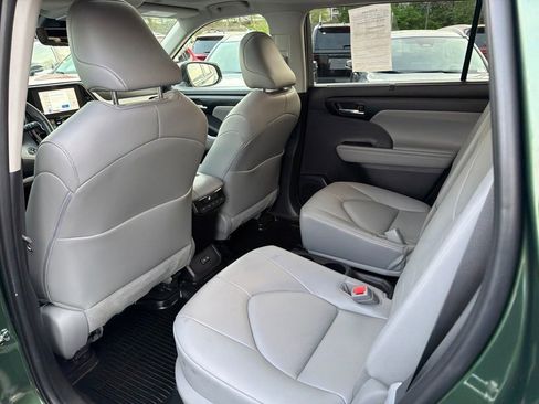Used 2023 Toyota Highlander XLE AWD/4WD image 21