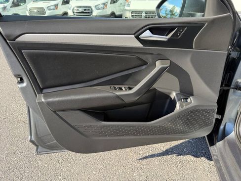Used 2019 Volkswagen Jetta SE FWD image 11