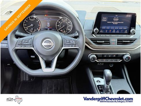 Used 2025 Nissan Altima 2.5 SV FWD image 11