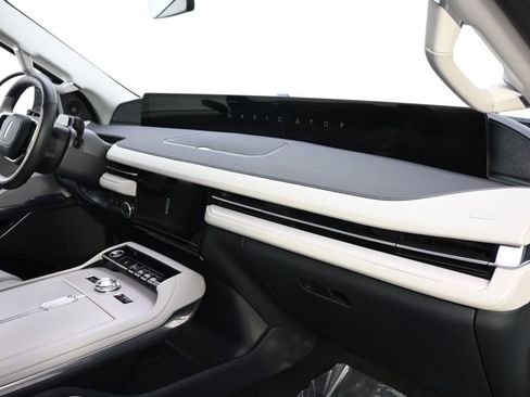 New 2026 Lincoln Navigator Reserve w/ Jet Appearance Package AWD/4WD image 15