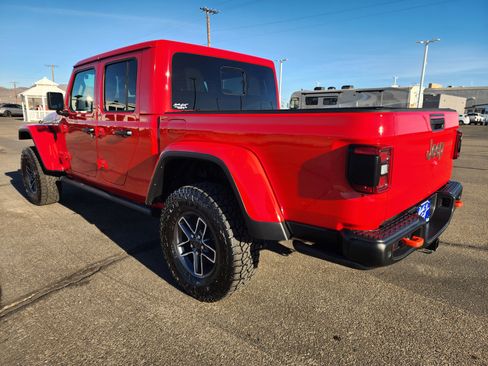 Used 2025 Jeep Gladiator Mojave image 8