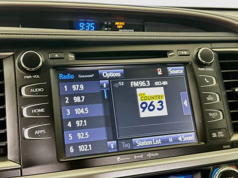 Used 2019 Toyota Highlander XLE AWD/4WD image 21