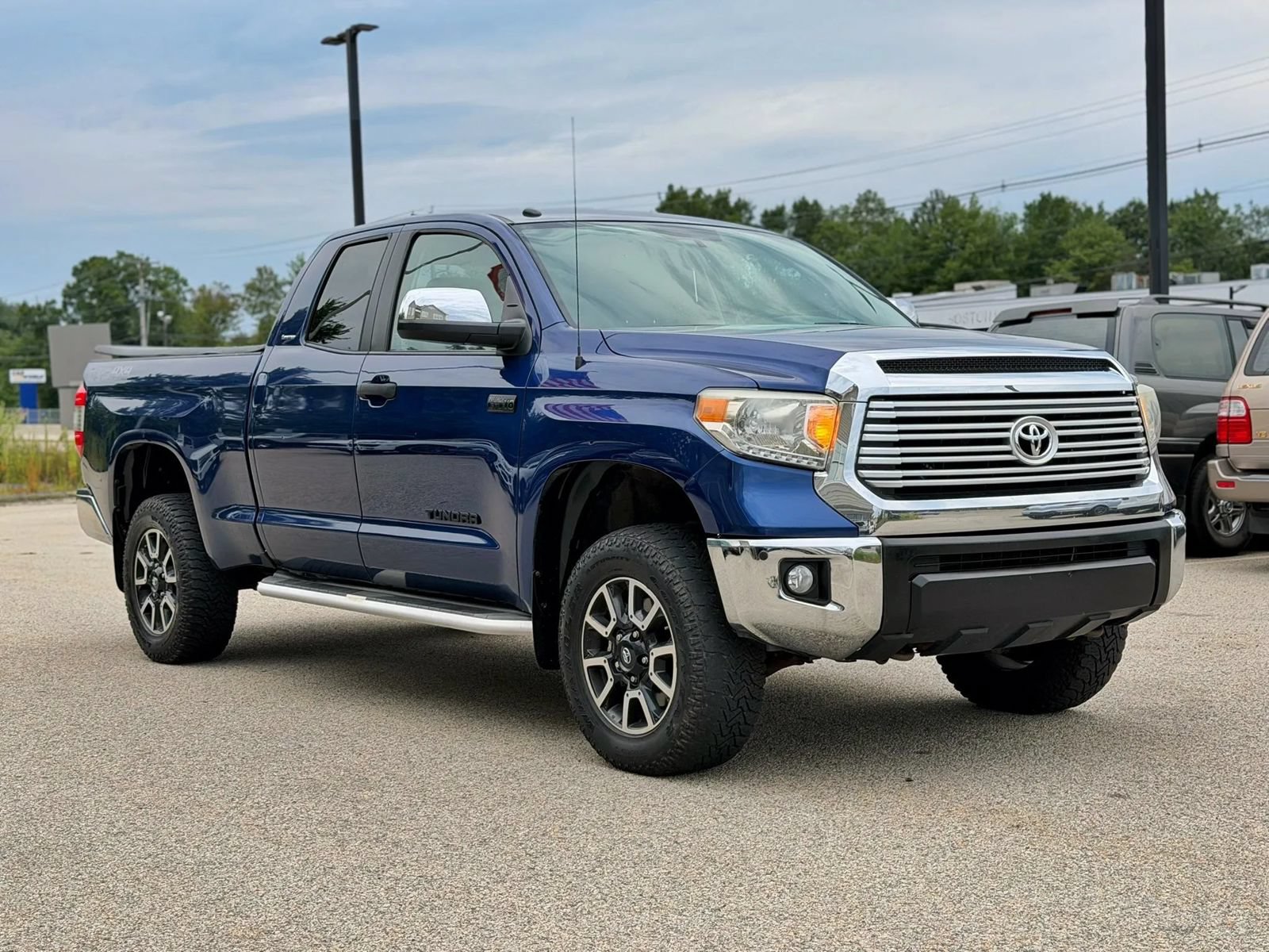 Used 2015 Toyota Tundra Limited w/ Limited Premium Package AWD/4WD image 2