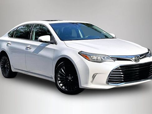 Used 2017 Toyota Avalon Touring FWD image 2