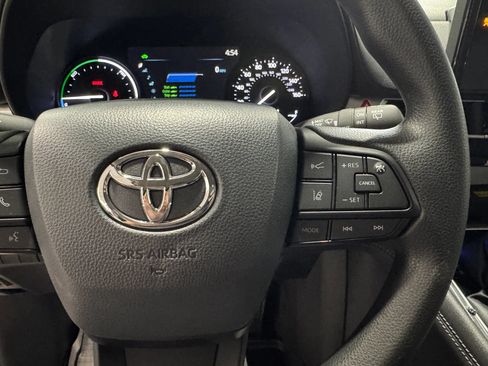 Used 2026 Toyota Sienna LE FWD image 16