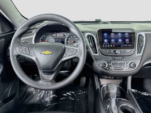 Used 2021 Chevrolet Malibu LT FWD image 12