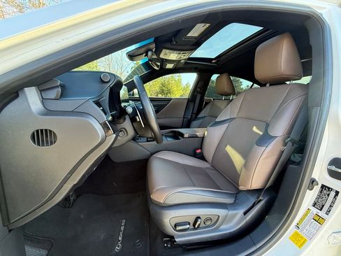 Certified 2023 Lexus ES 350 w/ Premium Package image 19