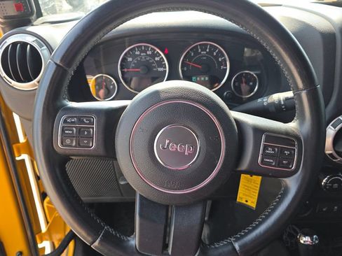 Used 2015 Jeep Wrangler Unlimited Rubicon w/ Connectivity Group AWD/4WD image 14