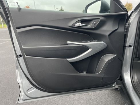 Certified 2025 Chevrolet Trax LS image 35