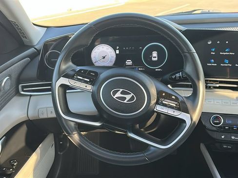 Used 2025 Hyundai Elantra Limited FWD image 23