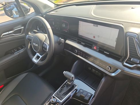 Certified 2024 Kia Sportage EX FWD image 6