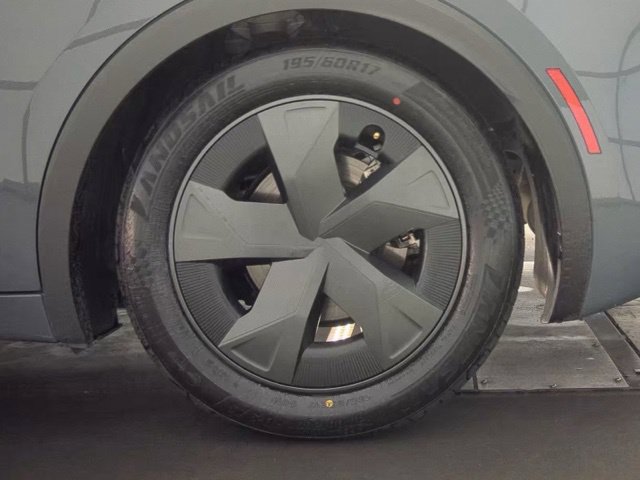 Used 2026 Toyota Prius LE FWD image 18