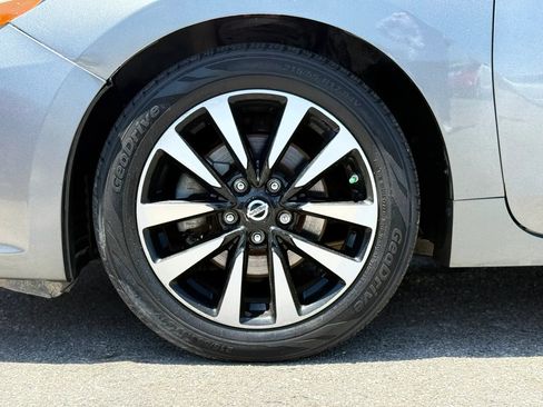Used 2018 Nissan Altima 2.5 SL FWD image 33
