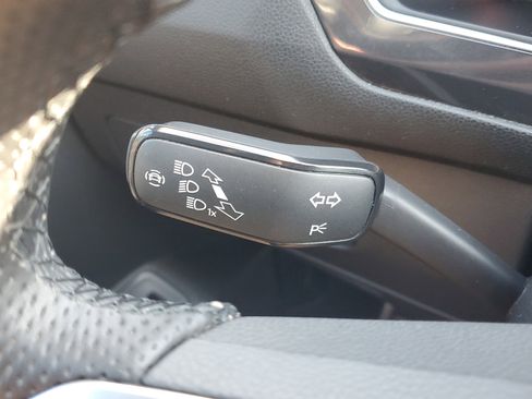 Used 2022 Volkswagen Tiguan SEL R-Line image 32