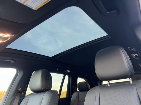 Used 2022 Mercedes-Benz GLS 450 4MATIC image 25