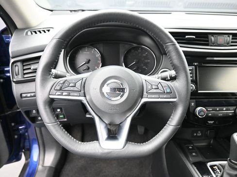 Used 2019 Nissan Rogue SL w/ Premium Package image 18