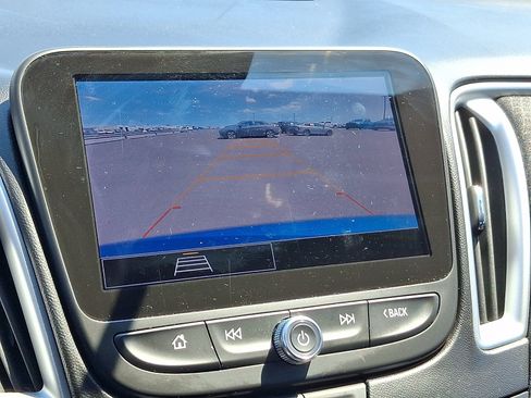Used 2023 Chevrolet Malibu LS FWD image 18