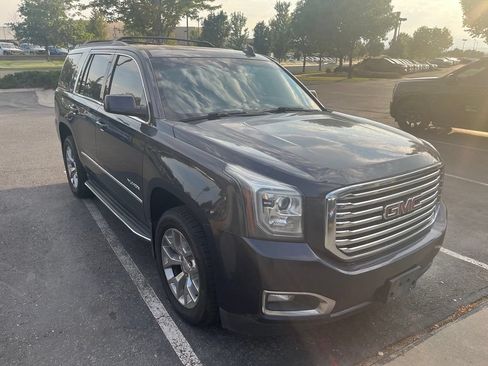Used 2018 GMC Yukon SLT w/ HD Trailering Package AWD/4WD image 3