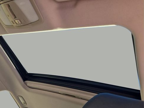 Used 2012 INFINITI G37 x w/ Premium Pkg image 16