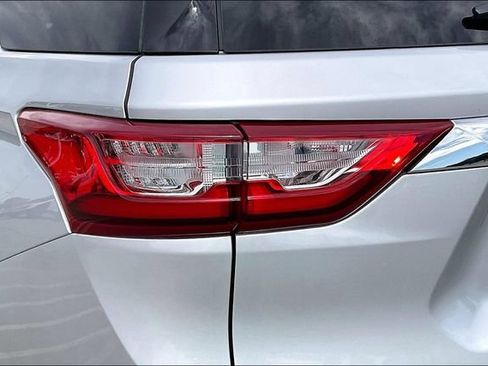 Used 2021 Chevrolet Traverse LS FWD image 28