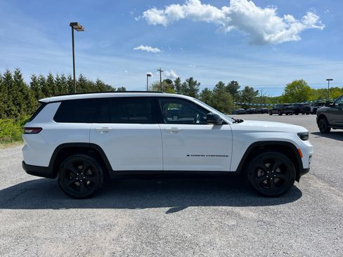 Used 2023 Jeep Grand Cherokee L Laredo AWD/4WD image 2
