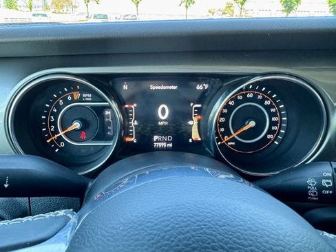 Used 2019 Jeep Wrangler Unlimited Sahara w/ Uconnect 4C Nav & Sound Group AWD/4WD image 16