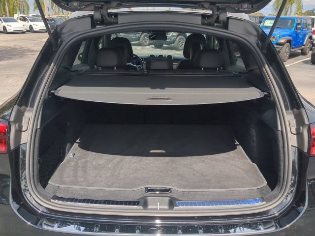 Used 2025 Mercedes-Benz GLC 300 image 14