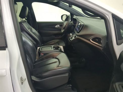 Used 2023 Chrysler Pacifica Touring-L w/ S Appearance Package image 20