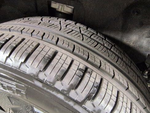 Certified 2025 Jeep Grand Cherokee Limited w/ Black Appearance Package image 14