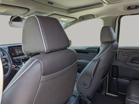Used 2023 Honda Odyssey Elite image 17