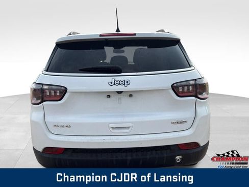 Used 2024 Jeep Compass Latitude AWD/4WD image 7