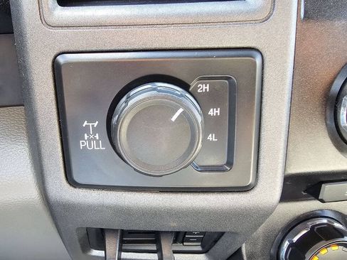 Used 2018 Ford F250 XL w/ Power Equipment Group AWD/4WD image 8