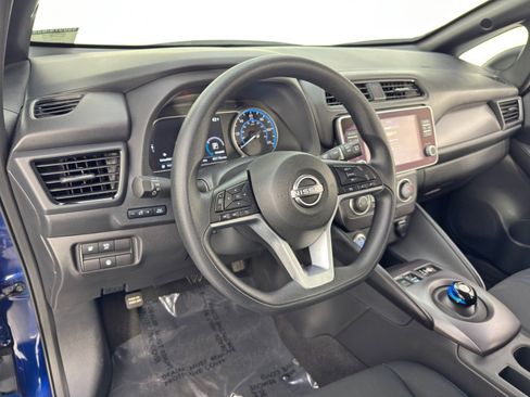 Used 2025 Nissan Leaf S image 12