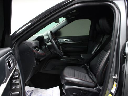 Used 2025 Ford Explorer ST-Line w/ Premium Package image 12