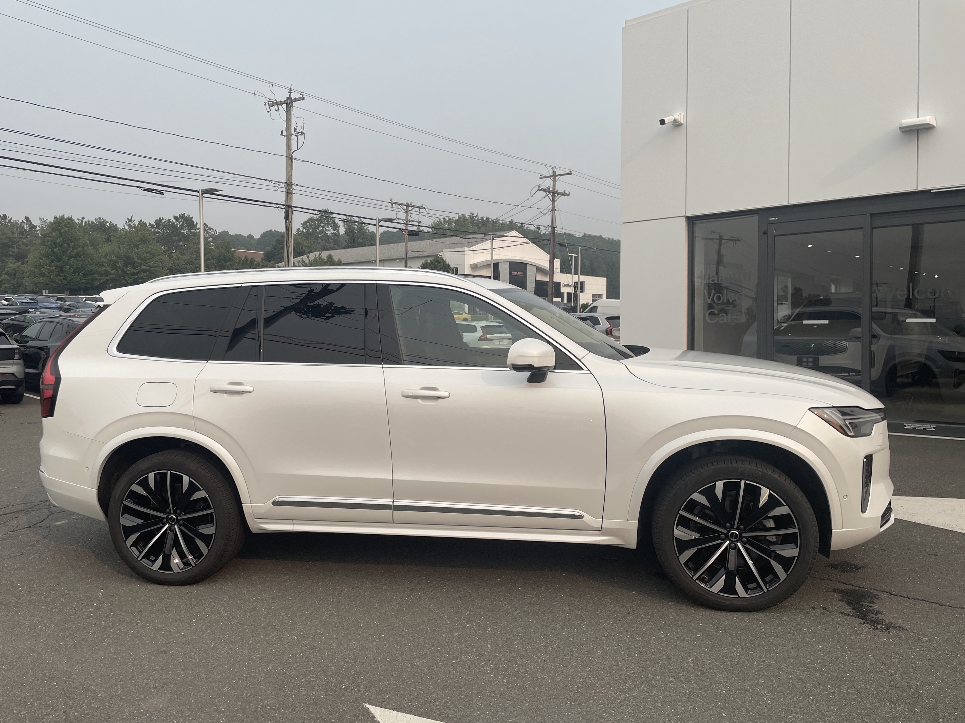 Certified 2025 Volvo XC90 B6 Ultra AWD/4WD image 3