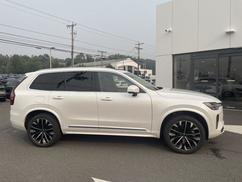 Certified 2025 Volvo XC90 B6 Ultra AWD/4WD image 3