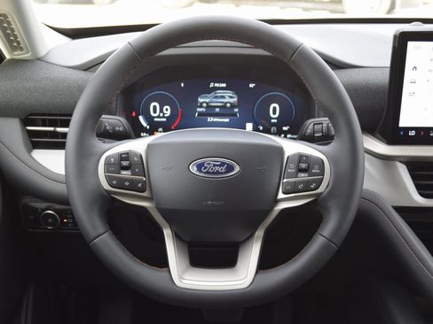 New 2026 Ford Explorer Active w/ Active Comfort Package RWD image 8