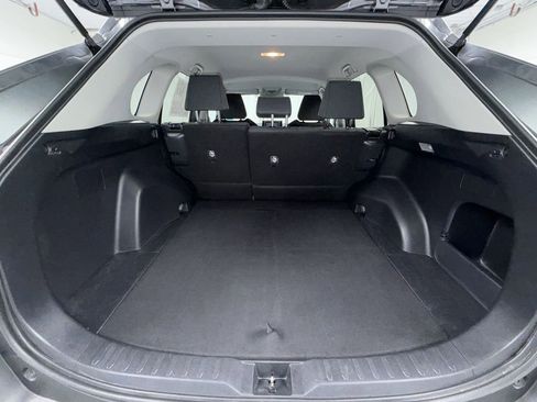 Used 2019 Toyota RAV4 LE AWD/4WD image 16