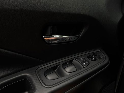 Used 2025 Nissan Versa SV FWD image 19
