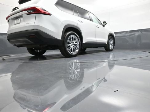 Certified 2024 Toyota Grand Highlander Platinum image 32