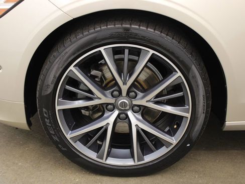 Used 2018 Volvo S90 T5 Momentum w/ Convenience Package image 31