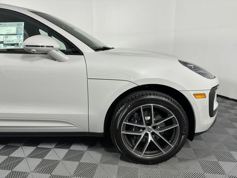 Certified 2025 Porsche Macan image 11