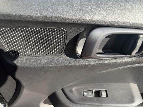 Certified 2025 Hyundai Venue Limited FWD image 24