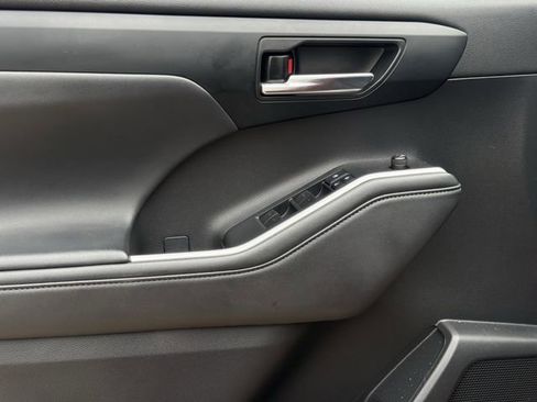 Used 2022 Toyota Highlander XSE FWD image 25