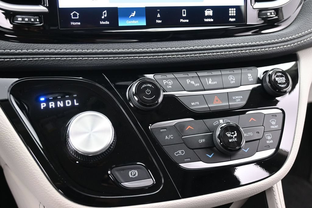 Used 2024 Chrysler Pacifica Limited FWD image 11