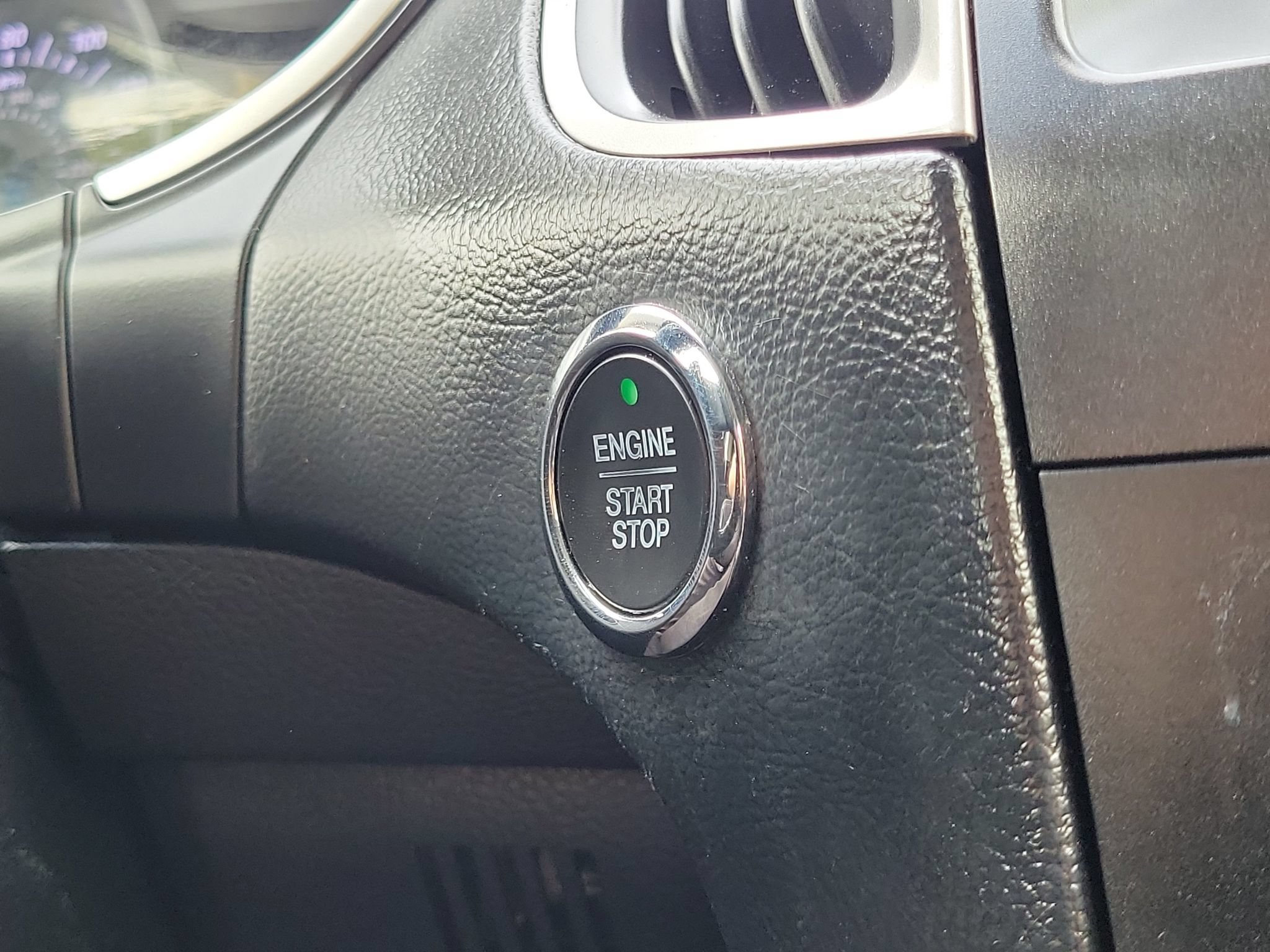 Used 2019 Ford Edge SEL w/ Equipment Group 201A AWD/4WD image 16