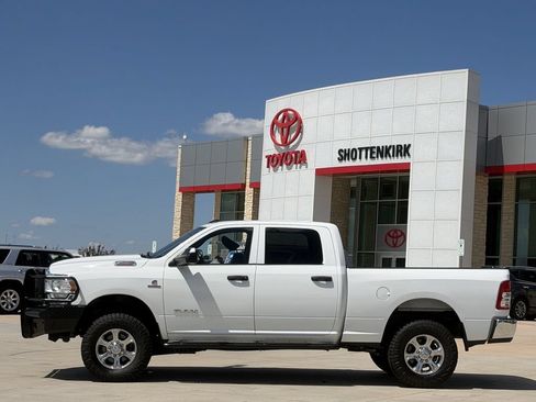 Used 2022 RAM 2500 Tradesman w/ Chrome Appearance Group AWD/4WD image 3
