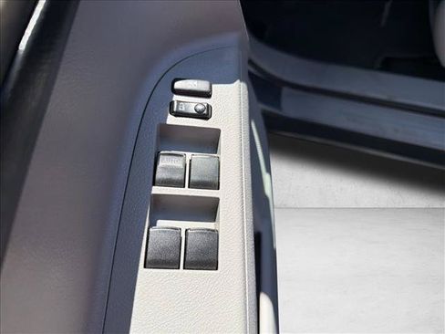 Used 2012 Toyota Highlander 4WD w/ Tech Pkg image 11