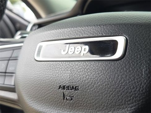 Used 2022 Jeep Grand Cherokee L Limited image 24