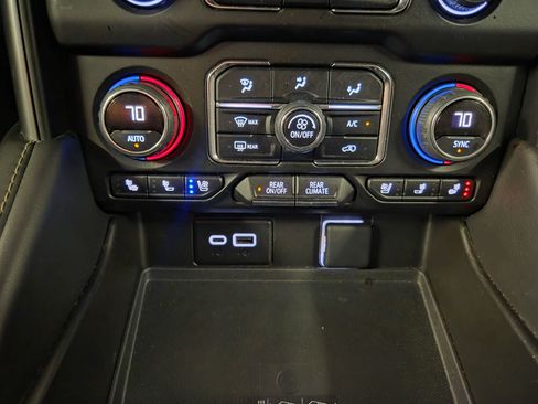 Used 2023 Chevrolet Suburban Premier RWD image 24